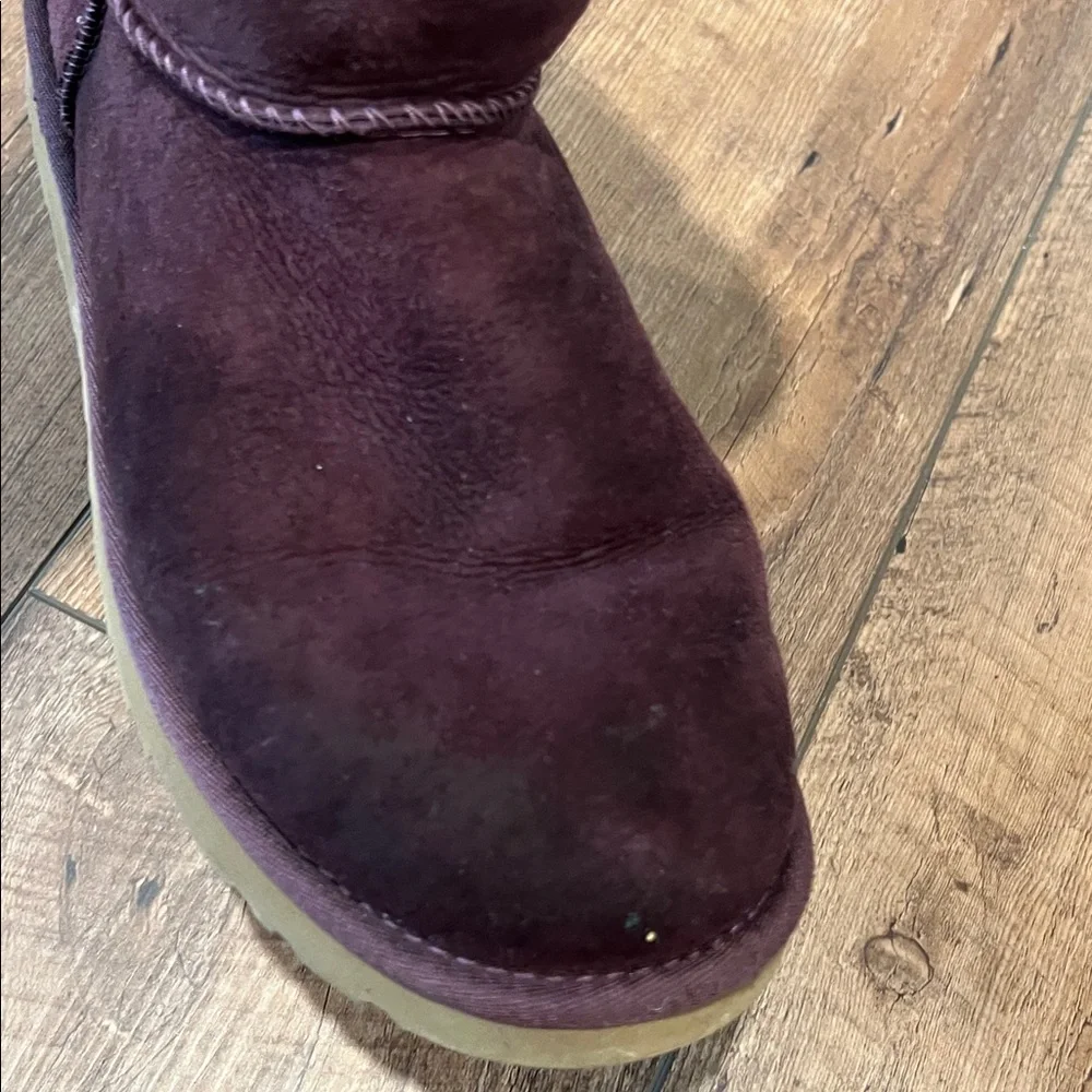 UGG Bailey Button Boots, size 8